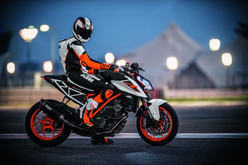 EICMA 2016:   KTM 1290 Super Duke R 2017