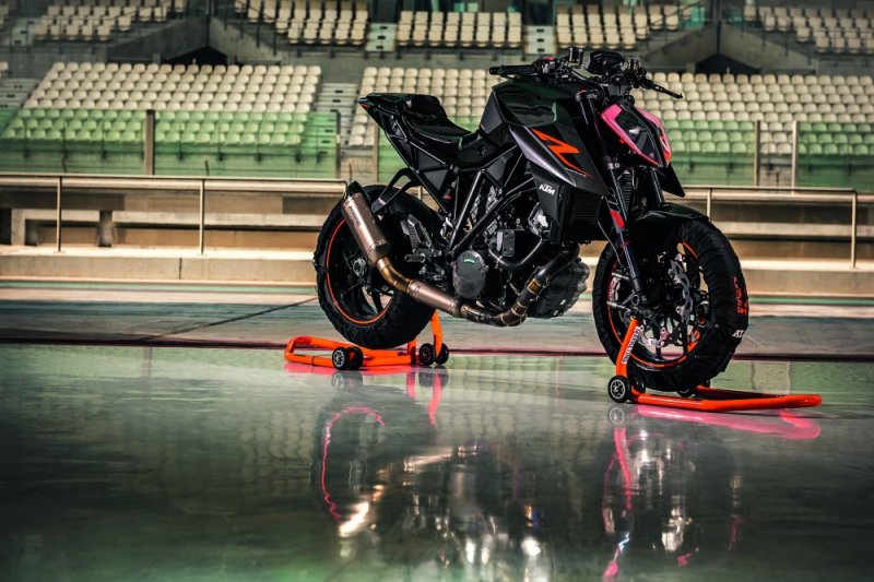 EICMA 2016:   KTM 1290 Super Duke R 2017