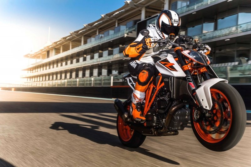 EICMA 2016:   KTM 1290 Super Duke R 2017